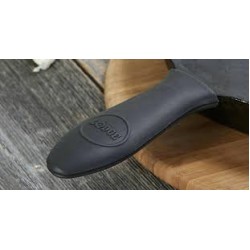 Lodge Silicone Black Handle Holder for Lodge Skillets - Protects hands from heat up to 230 degrees C