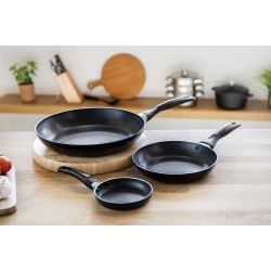 Kitchen Craft Non Stick Frying Pan Set in Gift Box, 28cm, 20cm & 12cm Aluminium Frying Pans