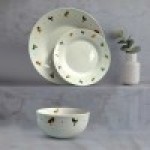 Dunelm Robin and Holly 12 Piece Dinner Set - one side plate broken