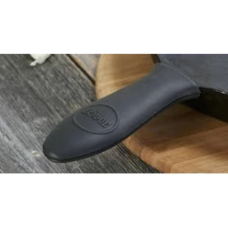 Lodge Silicone Black Handle Holder for Lodge Skillets - Protects hands from heat up to 230 degrees C