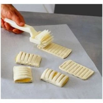SilikoMart Strudel Roller Plastic Cutting Wheel -  6 cm