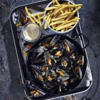 Neville GenWare Vintage Steel Tray 31.5 x 21.5cm