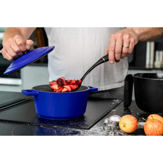 Master Class Electric Blue Cast Aluminium Casserole Dish, 2.5L