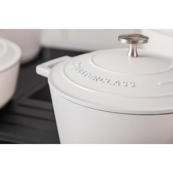 Master Class Cast Aluminium Casserole Dish, 5L, Cream