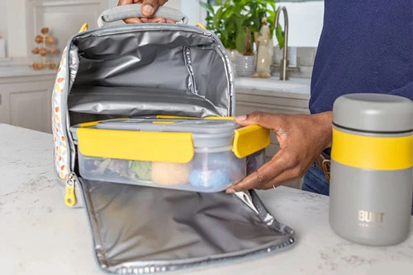 Lightweight insulated lunch bag for school